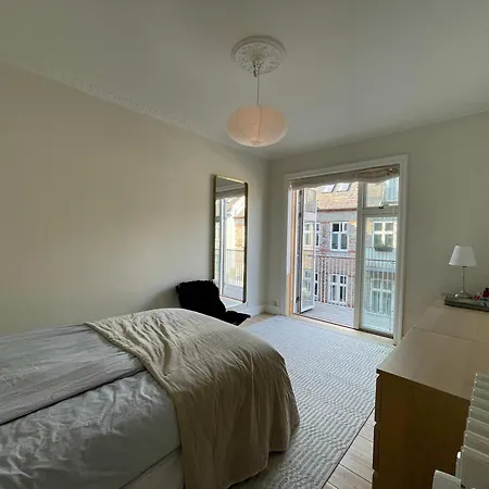 Apartment Stunning W Balcony